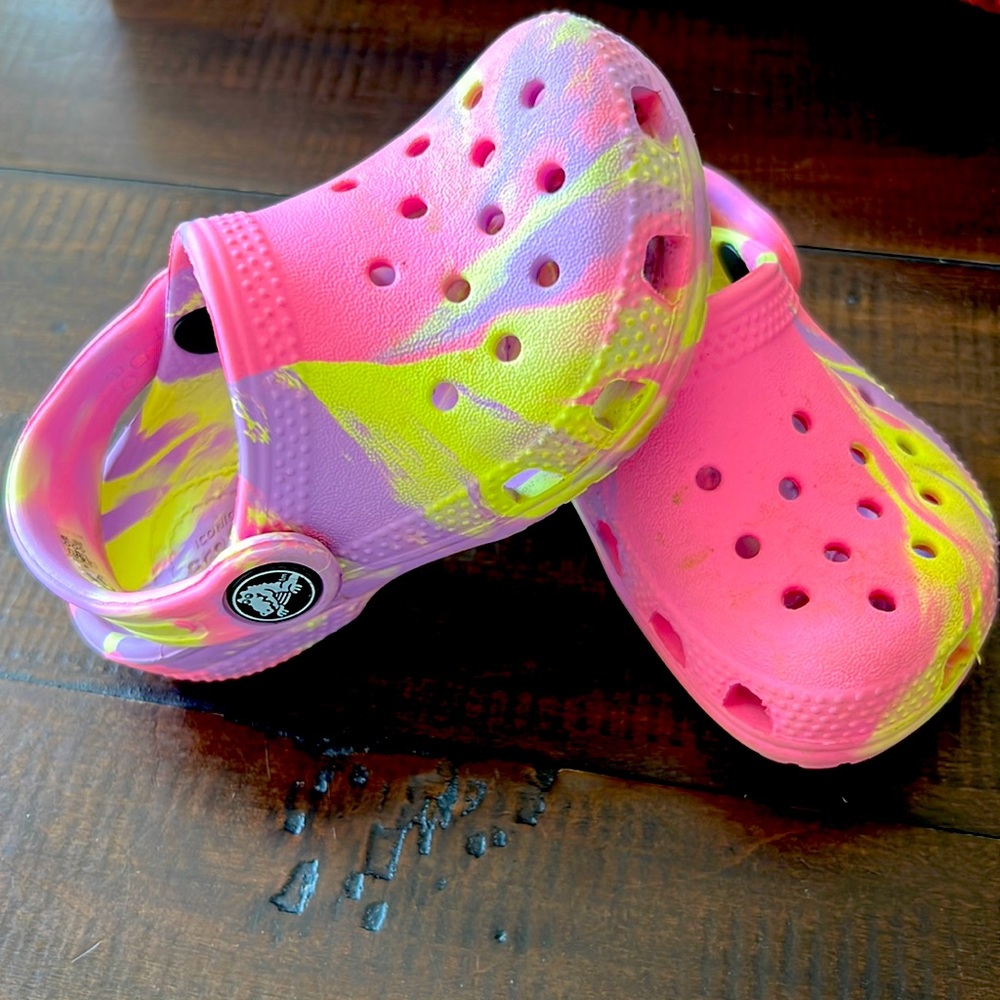 Kids crocs size 6 (toddler)